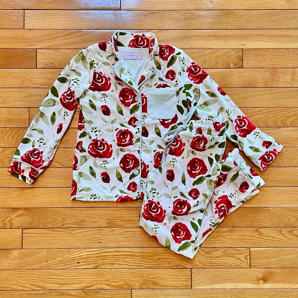 🌹Size 6 SweetHoney Red Roses 2 piece pajama set!
